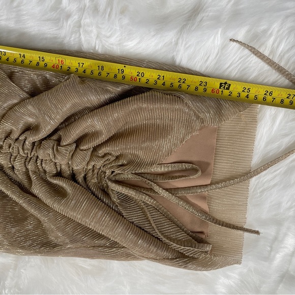 PrettyLittleThing Gold Metallic Plisse Ruched Front Bardot Bodycon Dress US6 - Picture 7 of 12